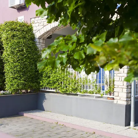 Apartments&rooms Nikolić Pensjonat 3*