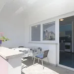 & Nikolic بيت ضيافة فاجانا
