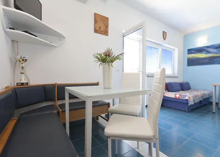 & Nikolic 3* 法扎纳