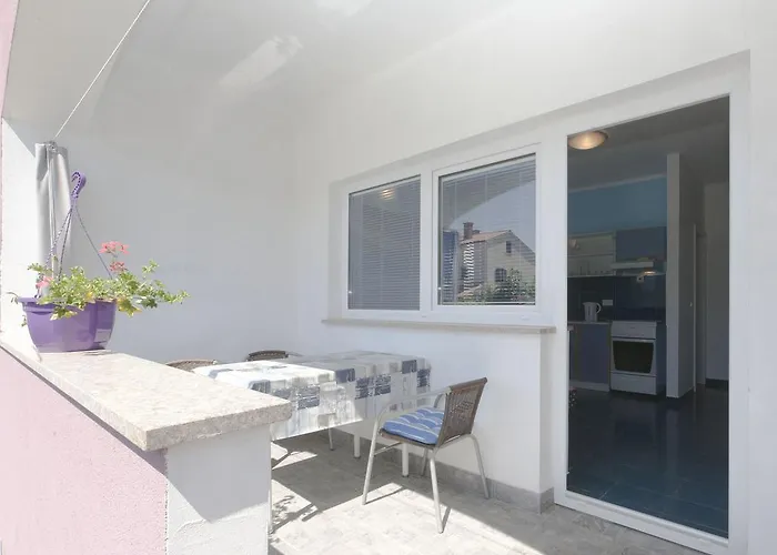 & Nikolic 招待所 法扎纳