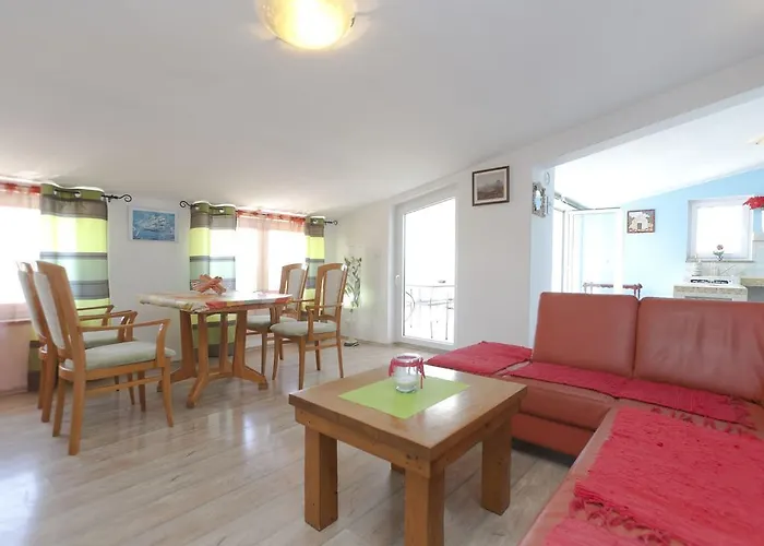 & Nikolic 3* 法扎纳