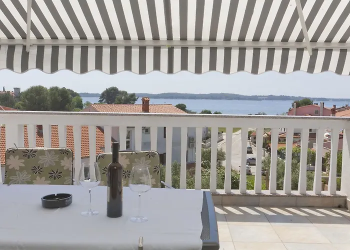 & Nikolic 招待所 3*