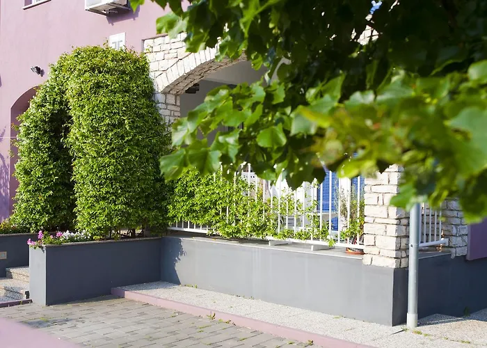 & Nikolic 招待所 3*